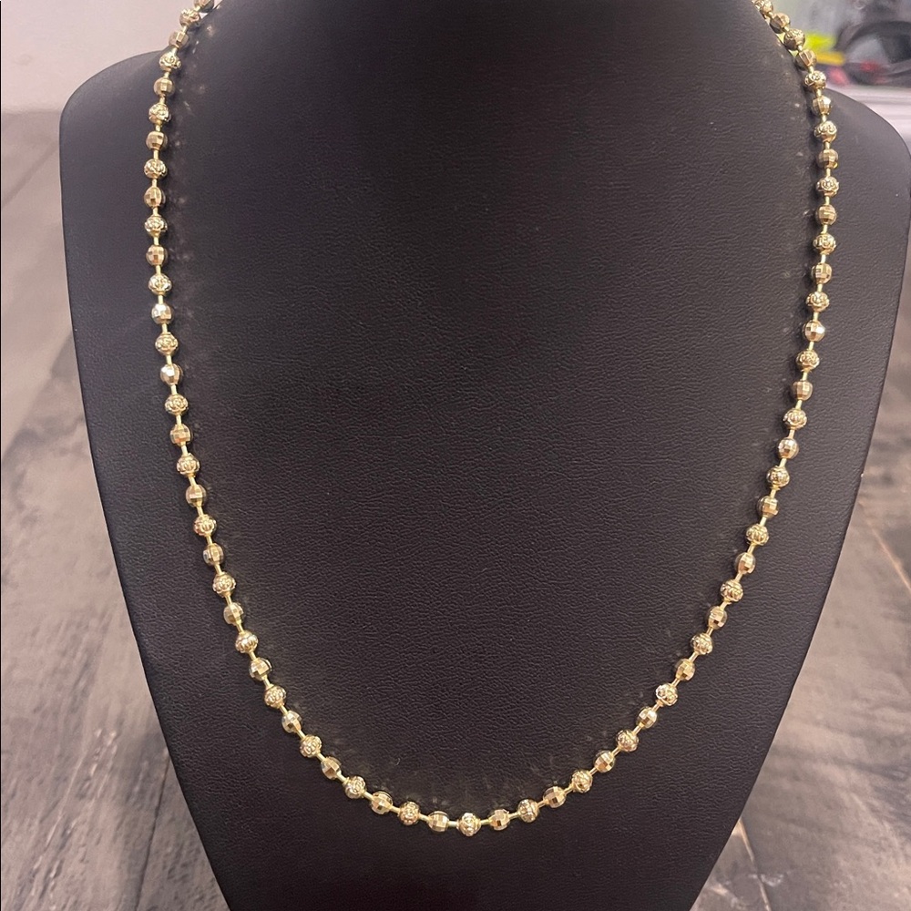 Elegant Gold Beaded Necklace